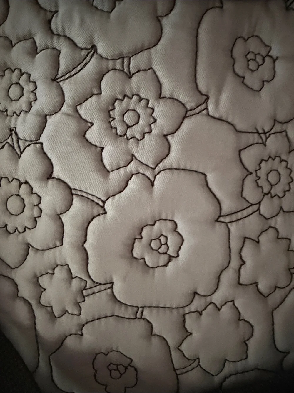 NWOT thirty-one Quilted Gray Floral Laptop Bag with Black Straps